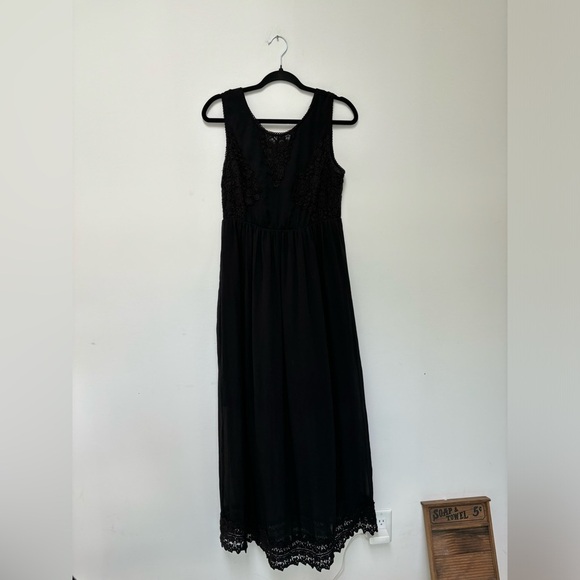 Vero Moda Dresses & Skirts - VERO MODA | Maxi dress with lace | size Large